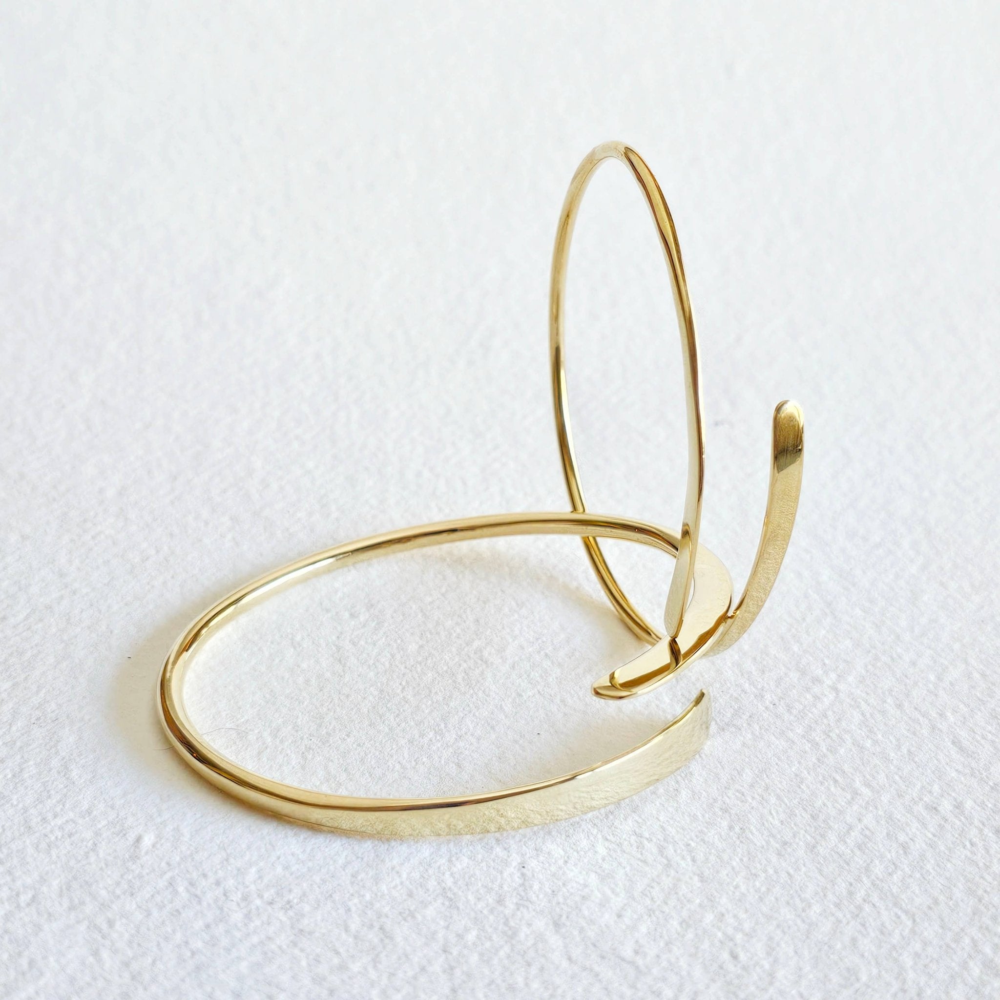 Bisjoux Brass simple wire thread bangle bracelet flat ends 2 styles: Thick or Thin - Lalka Beauty Co.