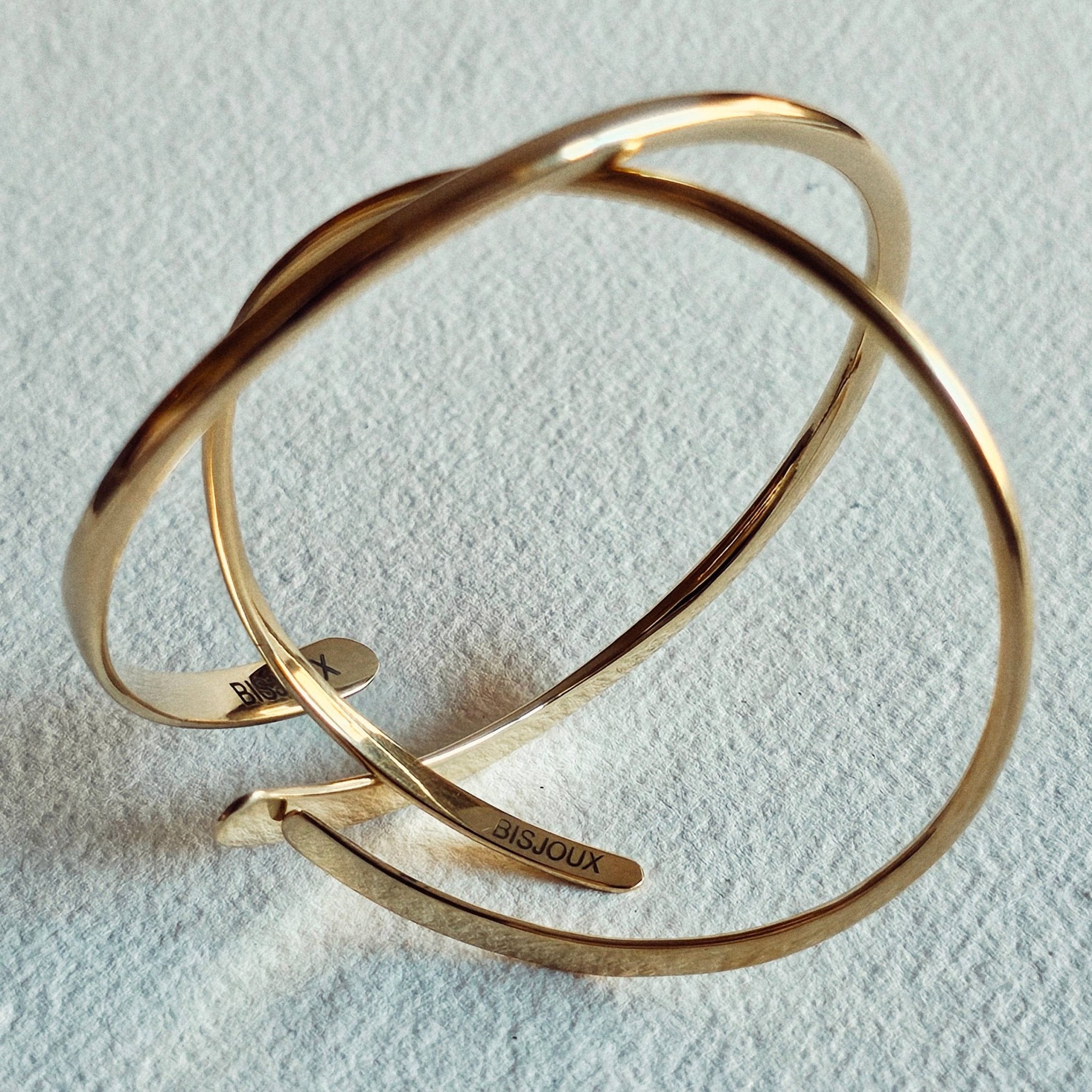 Bisjoux Brass simple wire thread bangle bracelet flat ends 2 styles: Thick or Thin - Lalka Beauty Co.