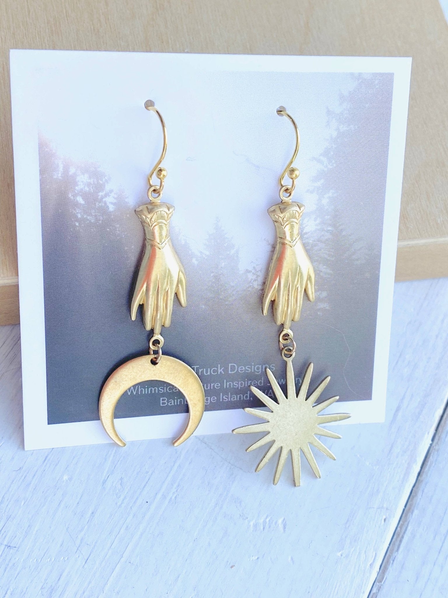 Gold Hand Star Moon Earring Starburst Crescent Moon Earring - Lalka Beauty Co.